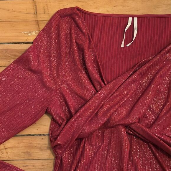 Anthropologie Women’s Red Twist-Front Shimmer Long Sleeve Top Size XL - Picture 2 of 6